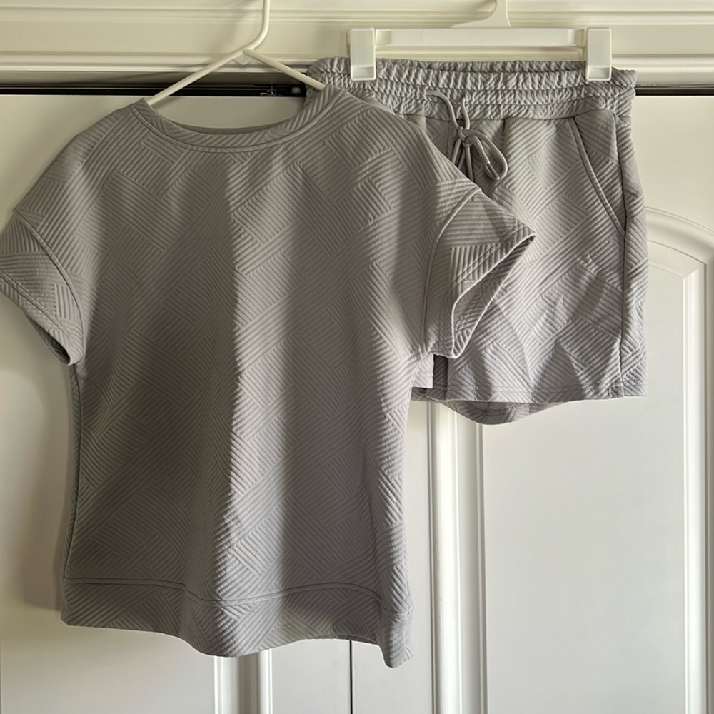 Women’s textured short set, light gray